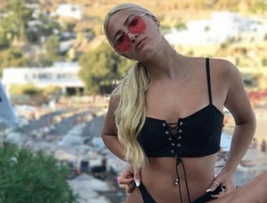 Η πρόκληση της Ιωάννας Τούνη στο κρεβάτι - Πώς ποζάρει τις βροχερές μέρες (φώτο)